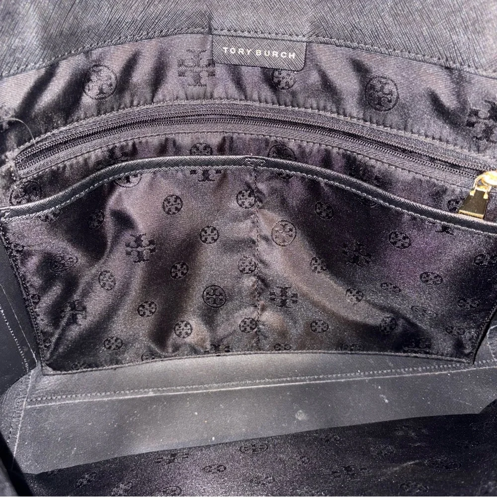 ❌SOLD!❌ $320 Tory Burch York Tote Black Saffiano Leather size Large EUC - Picture 13 of 17